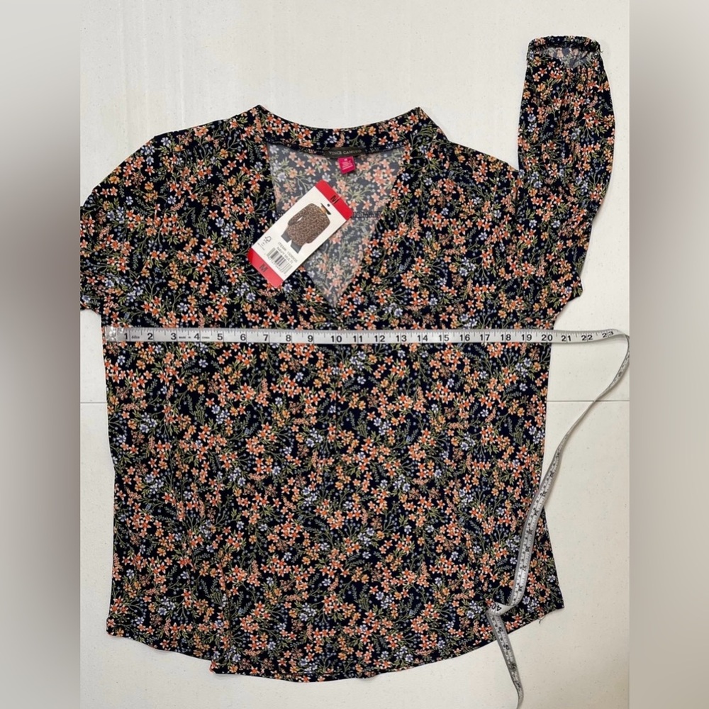 Vince Camuto Women’s Navy Blue Floral Print 3/4 Sleeve V-Neck Relaxed Blouse s M - Picture 11 of 11